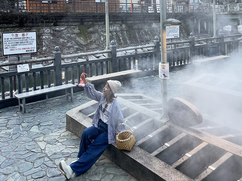 Hot spring experience using natural energy
